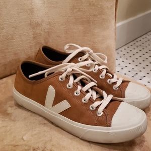 Women's Veja sneakers camel color US7